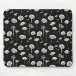 Fluffy paardenbloemen op zwart muismat