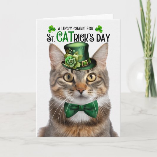 Fluffy Tabby Cat Cat CATrick's Day Lucky Charm Feestdagen Kaart (Voorkant)