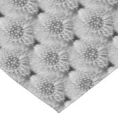 Fluffy White Dandelion Flower Black Pattern Korte Tafelloper (Hoek)