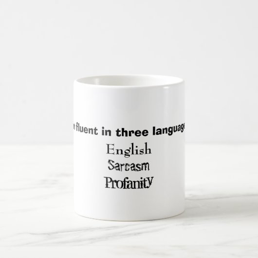 Fluide dans la tasse de trois langues (Centre)