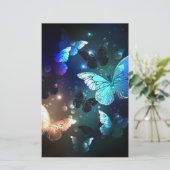 Fluttering Night Butterfly Briefpapier (Staand voorkant)