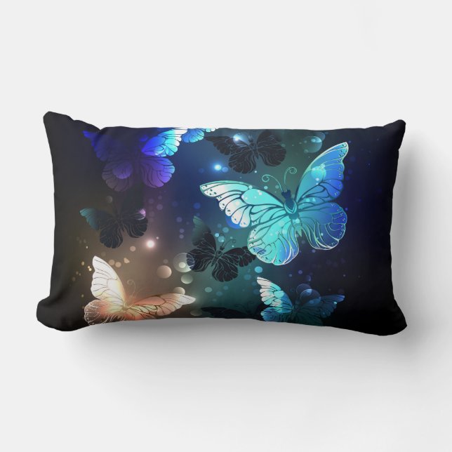 Fluttering Night Butterfly Kussen (Voorkant)