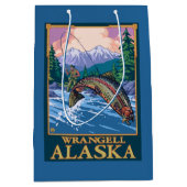 Fly Fishing Scene - Wrangell, Alaska Medium Cadeauzakje (Voorkant)