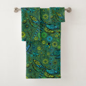 Fly, fly dragonfly on emerald green (En situation)