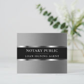 Flyer métallique élégant en argent (Debout devant)