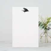 Flying Black Crow Wildlife Art Briefpapier (Staand voorkant)
