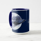 Flying Black Raven & Moon Gothic Wildlife Design Mok (Voorkant links)