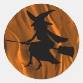 Flying Black Witch on Broomstick Halloween Ronde Sticker (Voorkant)