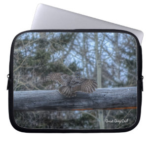 Flying Great Grey Owl Raptor Winter Wildlife Foto Laptop Sleeve