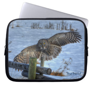 Flying Great Grey Owl Raptor Winter Wildlife Foto Laptop Sleeve