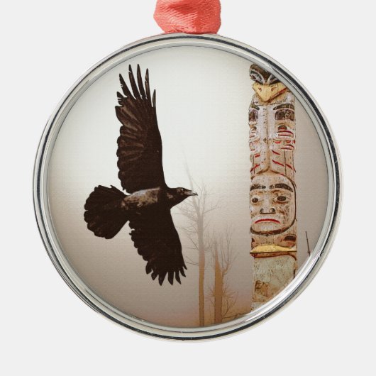 Flying Raven & Totem-Pole Fantasy Art Metalen Ornament (Voorkant)