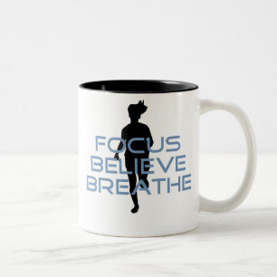 Focus Believe Breathe Blue T-shirts Tweekleurige Koffiemok