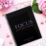 Focus quotidien Petites étapes Quotidienne Inspira<br><div class="desc">Présentation de notre programme quotidien Petites étapes Chaque jour Inspirant Black Planner, le compagnon parfait pour ceux qui sont déterminés à atteindre la grandeur par des progrès progressifs et une attention inébranlable. Ce planificateur magnifiquement conçu sert de guide quotidien, vous permettant de faire de petits pas vers vos objectifs et...</div>