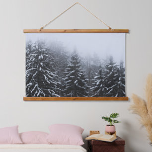 Fog over sneeuw bedekt met wintersparren hangend wandkleed
