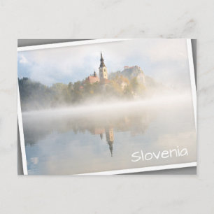 Foggy sunrise bij Lake Bled Briefkaart