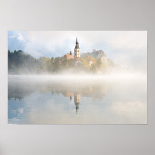 Foggy sunrise bij Lake Bled Poster