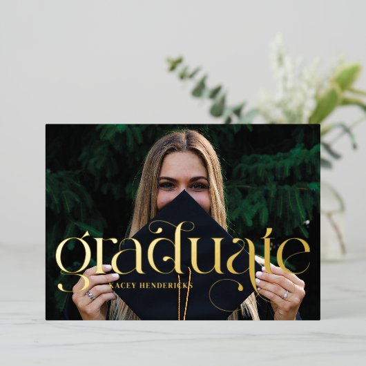 Foil Swirl Serif Faire-part de graduation photo (Debout devant)