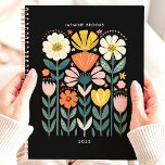 Folk Art Floral 2025 Nom personnalisé<br><div class="desc">S'épanouir dans une année de beauté organisée avec ce planificateur dynamique. Orné d'un joyeux design floral d'art populaire, ce planificateur vous invitation à cultiver vos rêves et à les voir s'épanouir. Imaginez-vous en train de vous mettre en contact avec vos pensées et vos rendez-vous au milieu de ce jardin d'inspiration....</div>