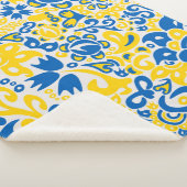 Folklore pattern with Oekrainian flag covu Sherpa Deken (3/4)