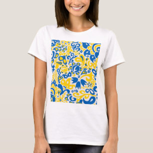 Folklore pattern with Oekrainian flag covu T-shirt