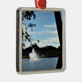 fontein op Lake Mirror Metalen Ornament (Rechts)