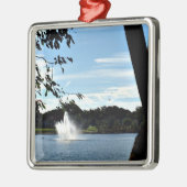 fontein op Lake Mirror Metalen Ornament (Links)