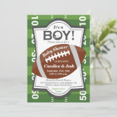 Football C'est une invitation à un Baby shower (Debout devant)