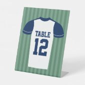 Football Jersey Spel Dag Trouwtafel Nummer Reclamebord Met Voetstuk (Voorkant)
