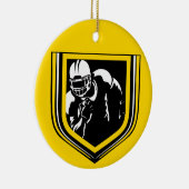 Football Kerst Zwart en Goud Ornament (Rechts)