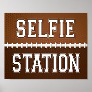Football Partij VERZELFDE STATION Sign Print