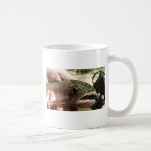 Forel in handen koffiemok