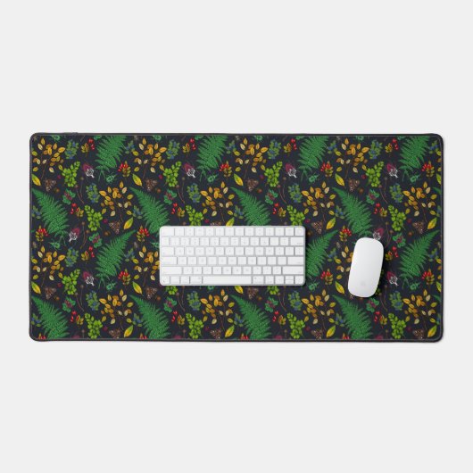 Forest berries, leaves and bugs on graphics black bureaumat (Keyboard & Muis)