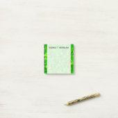 "Forest" of Green Triangle Shapes Pattern + Name Post-it® Notes (Op bureau)