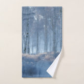 Forêt de bouleau radieuse enneigée (Serviette à main)