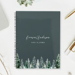 Forêt de pins d'aquarelle sur la face noire 2024<br><div class="desc">Planificateur en spirale personnalisé avec motif en pin aquarelle avec nom personnalisé et texte sur arrière - plan couleur sauge foncé.</div>