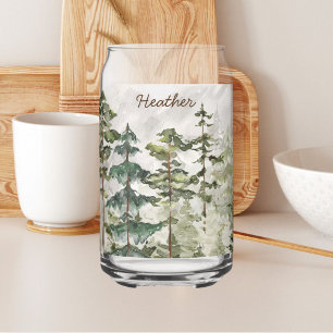 Forêt de pins verte sur montagne à l'aquarelle ave