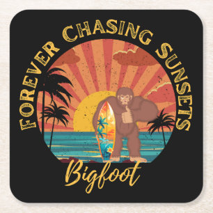 Forever Chasing Zonsondergangen Bigfoot Surfing Zw Vierkante Kartonnen Onderzetter