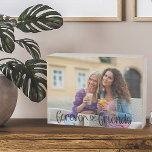 Forever Friends Cute Heart Typographie Photo perso<br><div class="desc">Panneau de boîte en bois tendance avec votre propre photo personnalisée. Un joli cadeau photo avec la superposition de texte qui dit "pour toujours amis" à la main lettrage et lié avec un coeur d'amour mignon. Le modèle photo est configuré pour que vous puissiez ajouter votre photo - format paysage...</div>