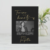 Forever in Our Hearts Photo Memorial Programme (Debout devant)