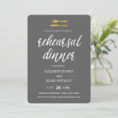 Fork & Knife Faux Foil Rehearsal Dinner Invite Kaart (Staand voorkant)