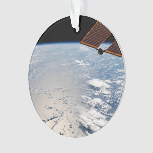 Formations Nuageuses Autour Du Soleil Au Large Du (devant)