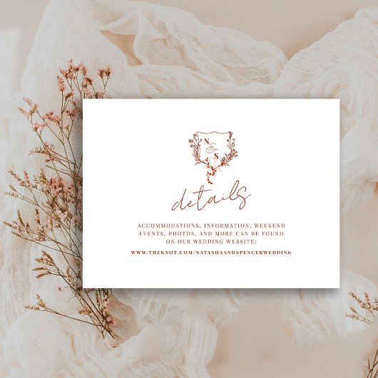 Formele Rust Bloemen Crest Monogram Trouwdetails Informatiekaartje