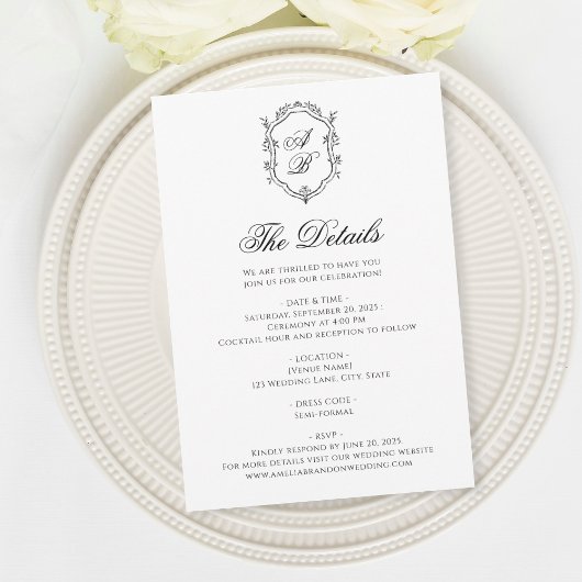 Formele Zwart & Wit Bloemen Monogram Crest Bruilof Informatiekaartje