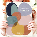 Formes biologiques Abstraites 2025 Nom personnalis<br><div class="desc">Optez pour l'organisation et la créativité avec ce planificateur artistique au design abstrait aux formes organiques colorées. Personnalisez-le avec votre nom pour une touche unique et expressive. Ce planificateur est parfait pour suivre les rendez-vous, les rendez-vous et toutes vos dates importantes tout au long de 2025. Avec son design contemporain...</div>
