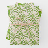 Formulaires en vert sur un jeu de papier d'envelop (En situation)