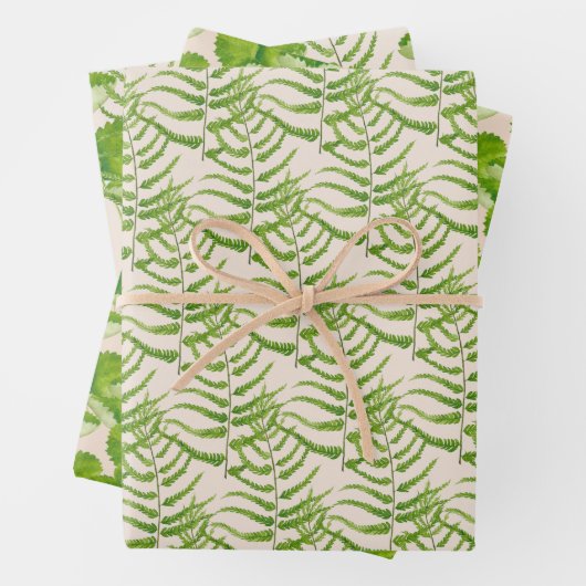 Formulaires en vert sur un jeu de papier d'envelop (En situation)