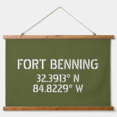 Fort Benning Latitude Lengtegraad Hangend Wandkleed (Voorkant)