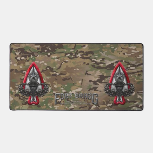 Fort Bragg Camo Desk Mat (Voorkant)