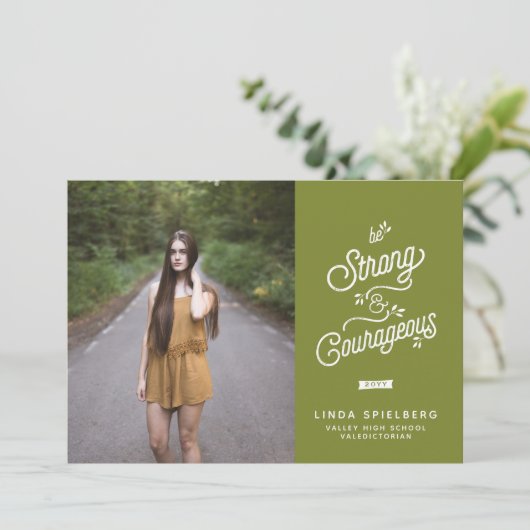 Forte et courageuse Faire-part de diplôme (Debout devant)