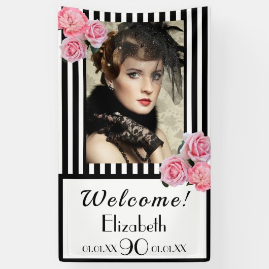 Foto 90e verjaardag zwarte witte strepen florals spandoek (Verticaal)